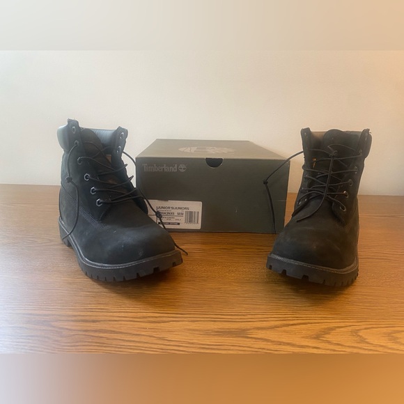 Junior’s Timberland Boots - Picture 2 of 5